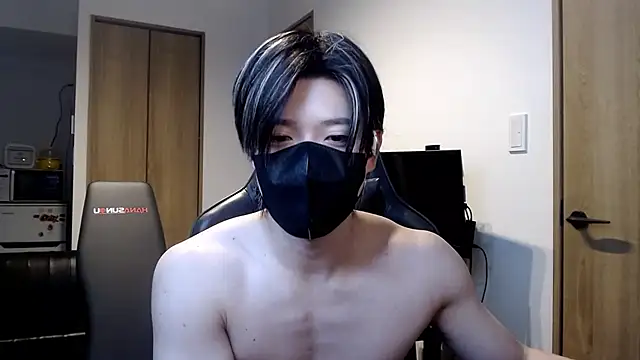 Snapshot of Mei-Tanaka chatting on 11.13.25 Mei-Tanaka online show from 11.13.25