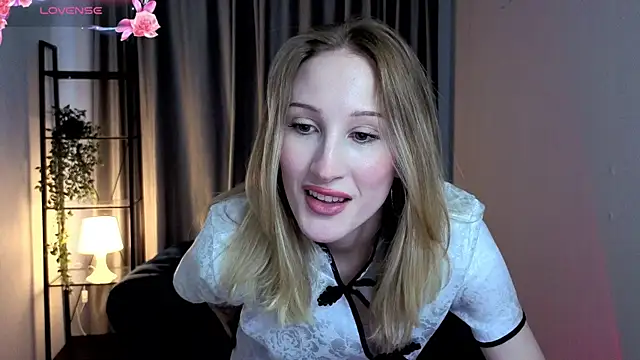 Snapshot of BiancaHelo chatting on 10.09.25 BiancaHelo online show from 10.09.25