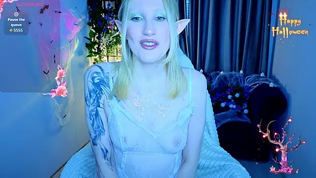 Snapshot of BiancaHelo chatting on 10.31.25 BiancaHelo online show from 10.31.25