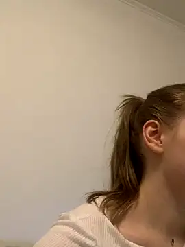 Leya F online show from 09.20.25