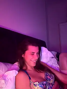 Snapshot of AlitaNova chatting on 10.15.25 AlitaNova online show from 10.15.25