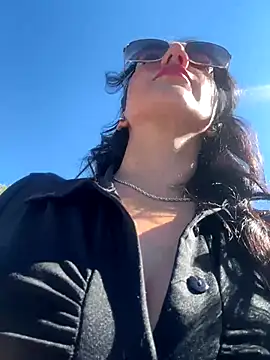 Snapshot of Ninabigtitied chatting on 10.01.25 Ninabigtitied online show from 10.01.25