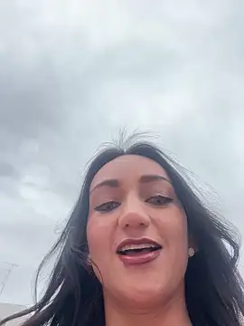 Snapshot of Ninabigtitied chatting on 10.19.25 Ninabigtitied online show from 10.19.25