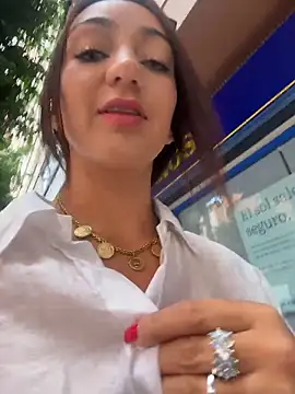 Ninabigtitied online show from 12.14.25