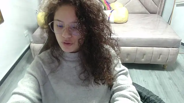 Velvet Moon V online show from 11.05.25