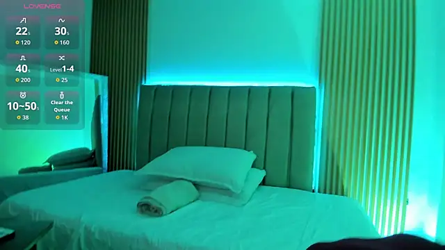 naishaa  online show from 09.25.25