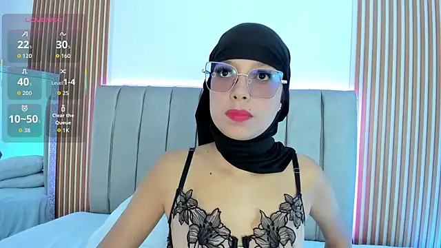 naishaa  online show from 10.13.25