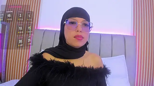 Snapshot of naishaa_ chatting on 11.22.25 naishaa online show from 11.22.25