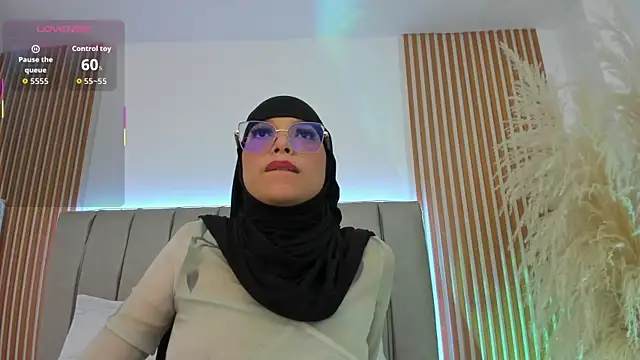 Snapshot of naishaa_ chatting on 11.29.25 naishaa online show from 11.29.25