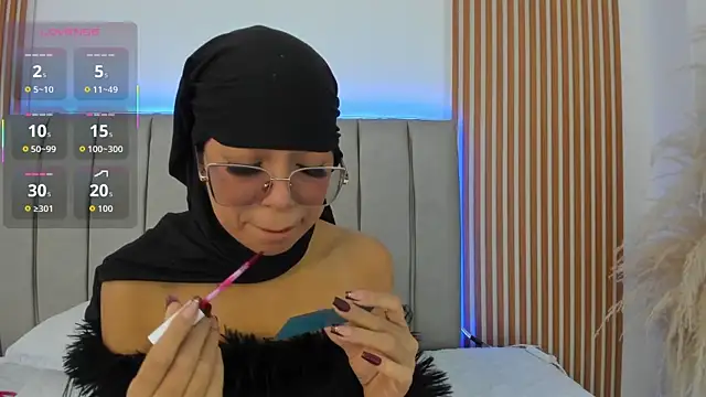 Snapshot of naishaa_ chatting on 12.04.25 naishaa online show from 12.04.25