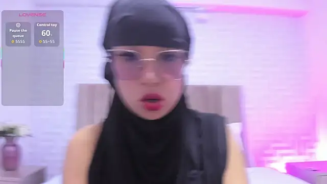 Snapshot of naishaa_ chatting on 12.16.25 naishaa online show from 12.16.25