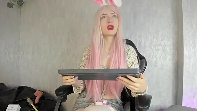 AriMonoban online show from 10.15.25