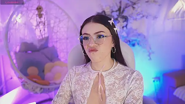 JadeSummerr online show from 10.04.25