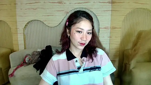 Snapshot of valentina_r_ chatting on 10.18.25 valentina r online show from 10.18.25