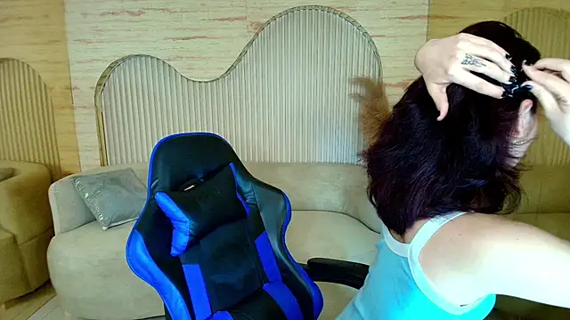 Snapshot of valentina_r_ chatting on 11.02.25 valentina r online show from 11.02.25