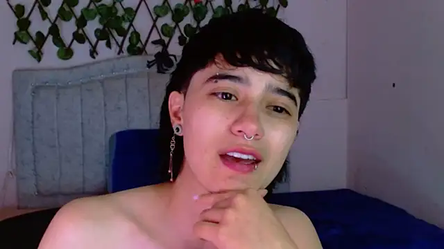 katalinathxandbritney1 online show from 12.16.25