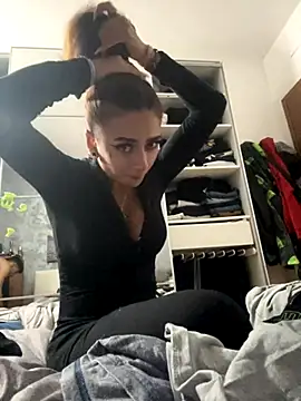 Snapshot of piccolaflo chatting on 09.28.25 piccolaflo online show from 09.28.25