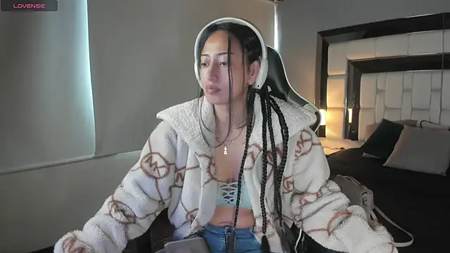 Adhara7 online show from 10.04.25