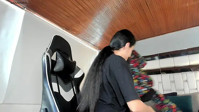 Adhara7 online show from 10.15.25