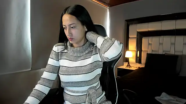 Adhara7 online show from 10.17.25