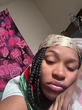 Snapshot of PrettyBabriexox chatting on 04.13.26 PrettyBabriexox online show from 04.13.26