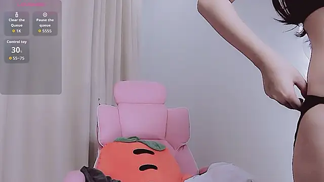 Snapshot of Miu-999 chatting on 10.13.25 Miu-999 online show from 10.13.25