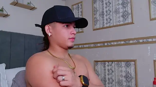 Snapshot of Riky_Strong chatting on 11.05.25 Riky Strong online show from 11.05.25