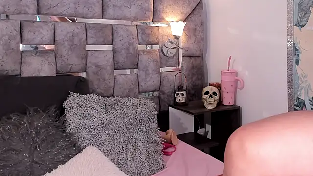 Mariia Josee online show from 10.21.25