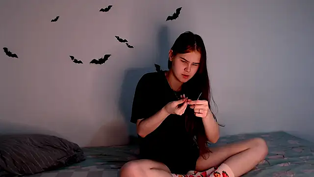 Snapshot of litle_owl chatting on 10.23.25 litle owl online show from 10.23.25