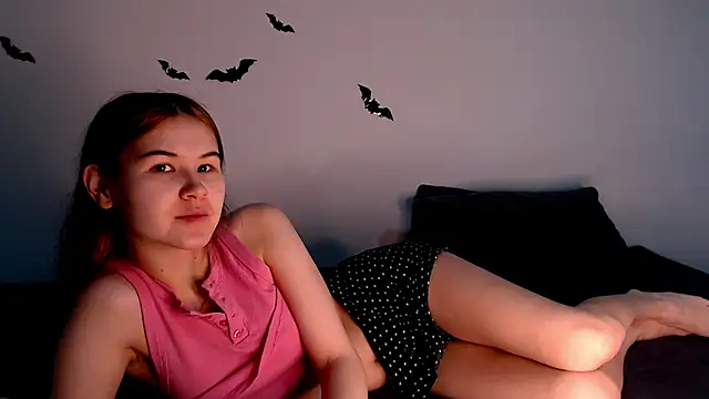 Snapshot of litle_owl chatting on 11.01.25 litle owl online show from 11.01.25