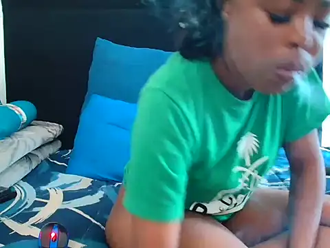 Snapshot of CreamySexyPussy chatting on 10.07.25 CreamySexyPussy online show from 10.07.25