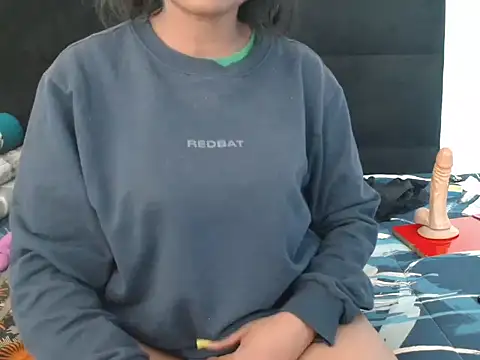 Snapshot of CreamySexyPussy chatting on 11.03.25 CreamySexyPussy online show from 11.03.25