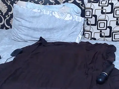 Snapshot of HoneyDripz_94 chatting on 10.13.25 HoneyDripz 94 online show from 10.13.25