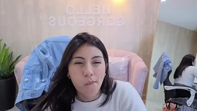 Snapshot of Zoe_Blaze_A chatting on 11.04.25 Zoe Blaze A online show from 11.04.25