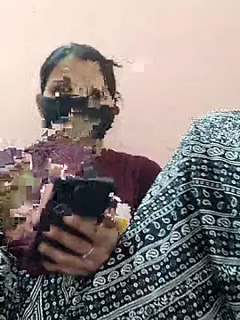 Snapshot of poojam93 chatting on 12.17.25 poojam93 online show from 12.17.25