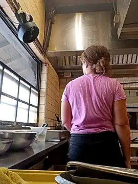 Snapshot of sarahkat86 chatting on 09.09.25 sarahkat86 online show from 09.09.25