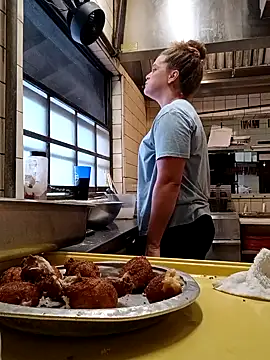 Snapshot of sarahkat86 chatting on 09.18.25 sarahkat86 online show from 09.18.25