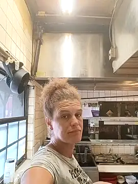 Snapshot of sarahkat86 chatting on 09.30.25 sarahkat86 online show from 09.30.25