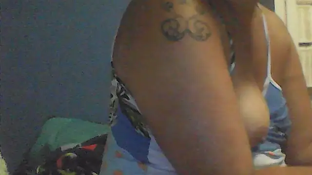 Snapshot of sarahkat86 chatting on 10.29.25 sarahkat86 online show from 10.29.25