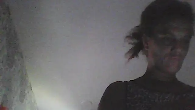 Snapshot of sarahkat86 chatting on 11.03.25 sarahkat86 online show from 11.03.25