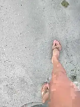 Snapshot of sarahkat86 chatting on 11.07.25 sarahkat86 online show from 11.07.25