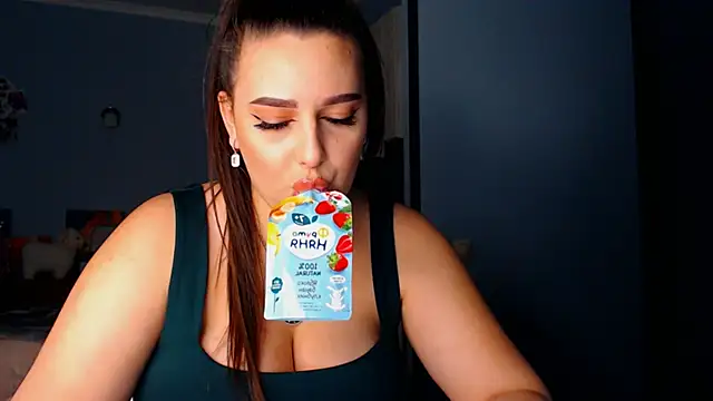 NikiWhite online show from 10.02.25