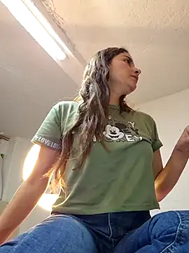 Snapshot of aytanna_torrez chatting on 10.28.25 aytanna torrez online show from 10.28.25