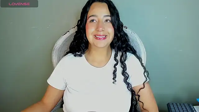 BellaSwwan online show from 10.16.25