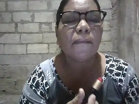 Snapshot of xxbernxxx chatting on 09.18.25 xxbernxxx online show from 09.18.25