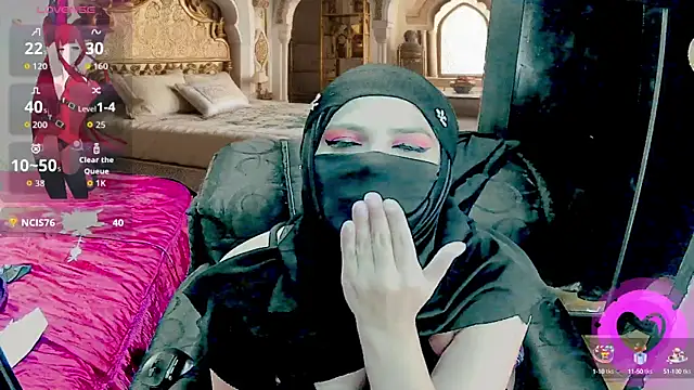 Snapshot of SultanaLayla chatting on 10.14.25 SultanaLayla online show from 10.14.25