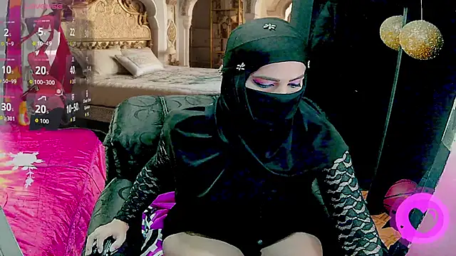 Snapshot of SultanaLayla chatting on 10.16.25 SultanaLayla online show from 10.16.25