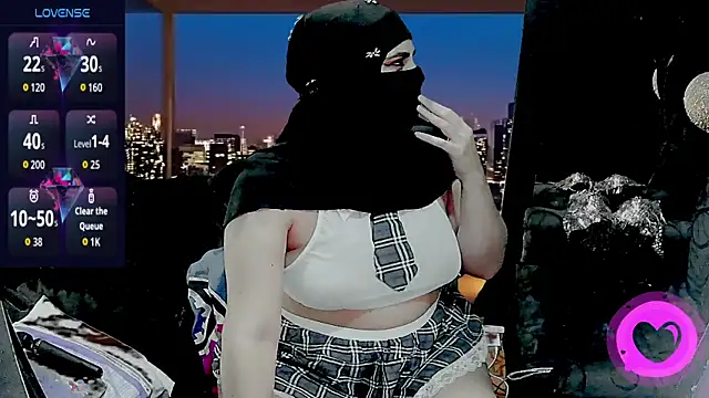 Snapshot of SultanaLayla chatting on 11.12.25 SultanaLayla online show from 11.12.25