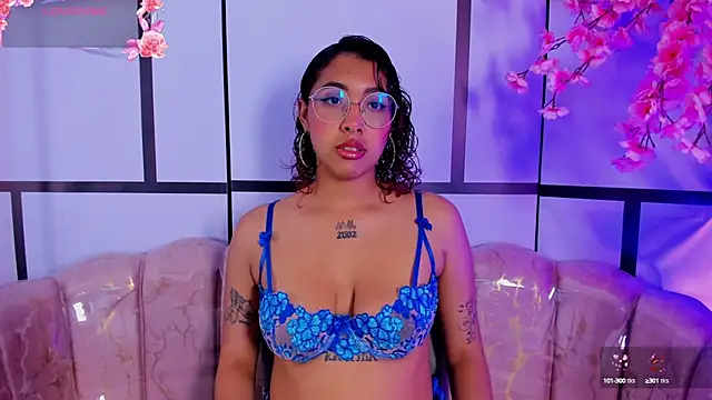 Snapshot of Olivejoness chatting on 09.17.25 Olivejoness online show from 09.17.25