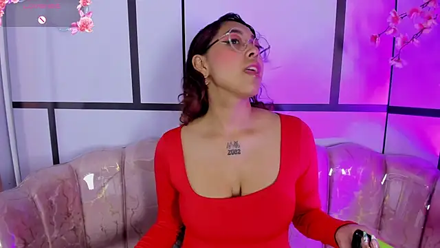 Snapshot of Olivejoness chatting on 10.17.25 Olivejoness online show from 10.17.25